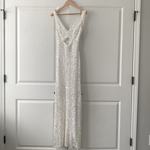 Betsy Adam V-Neck Cutout-Detail Sequinned IvorySilver 4 - Picture 3 of 16